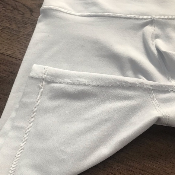 TNA Light Grey 7” Biker Shorts Size Small - Picture 5 of 7